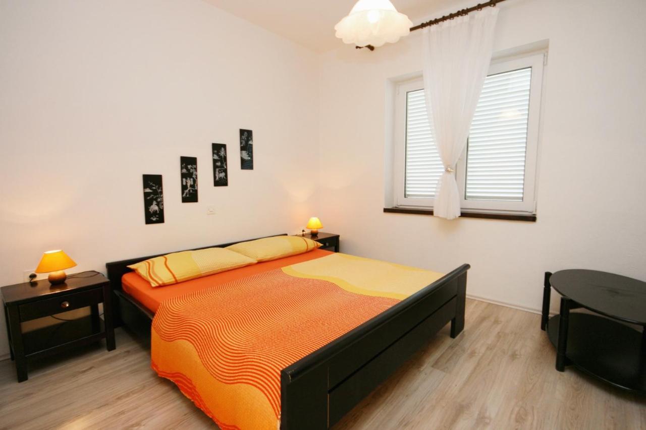 Apartments With A Parking Space Novi Vinodolski - 5529 Exterior photo